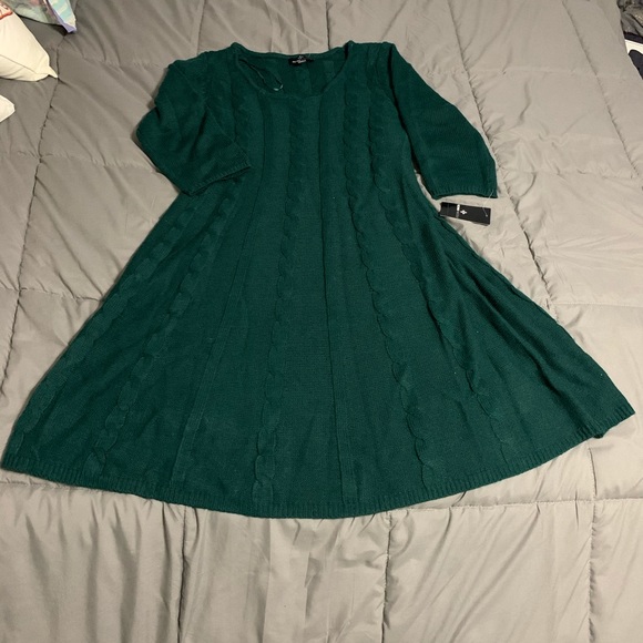 Dress - Picture 1 of 3